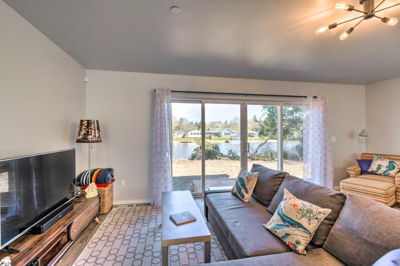 Canal Cottage Retreat With Dock And Waterfront Views Ocean Shores Exterior foto