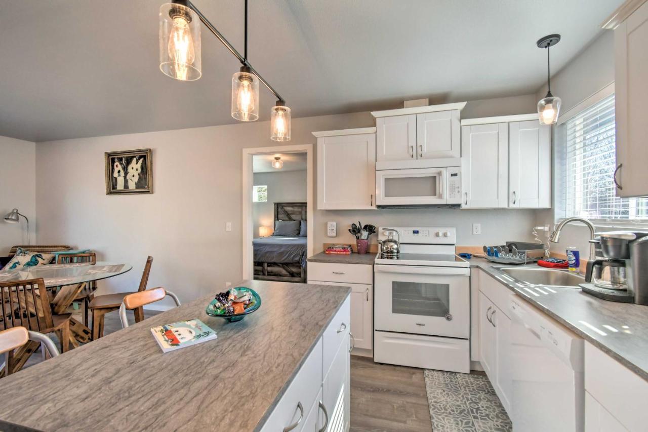 Canal Cottage Retreat With Dock And Waterfront Views Ocean Shores Exterior foto