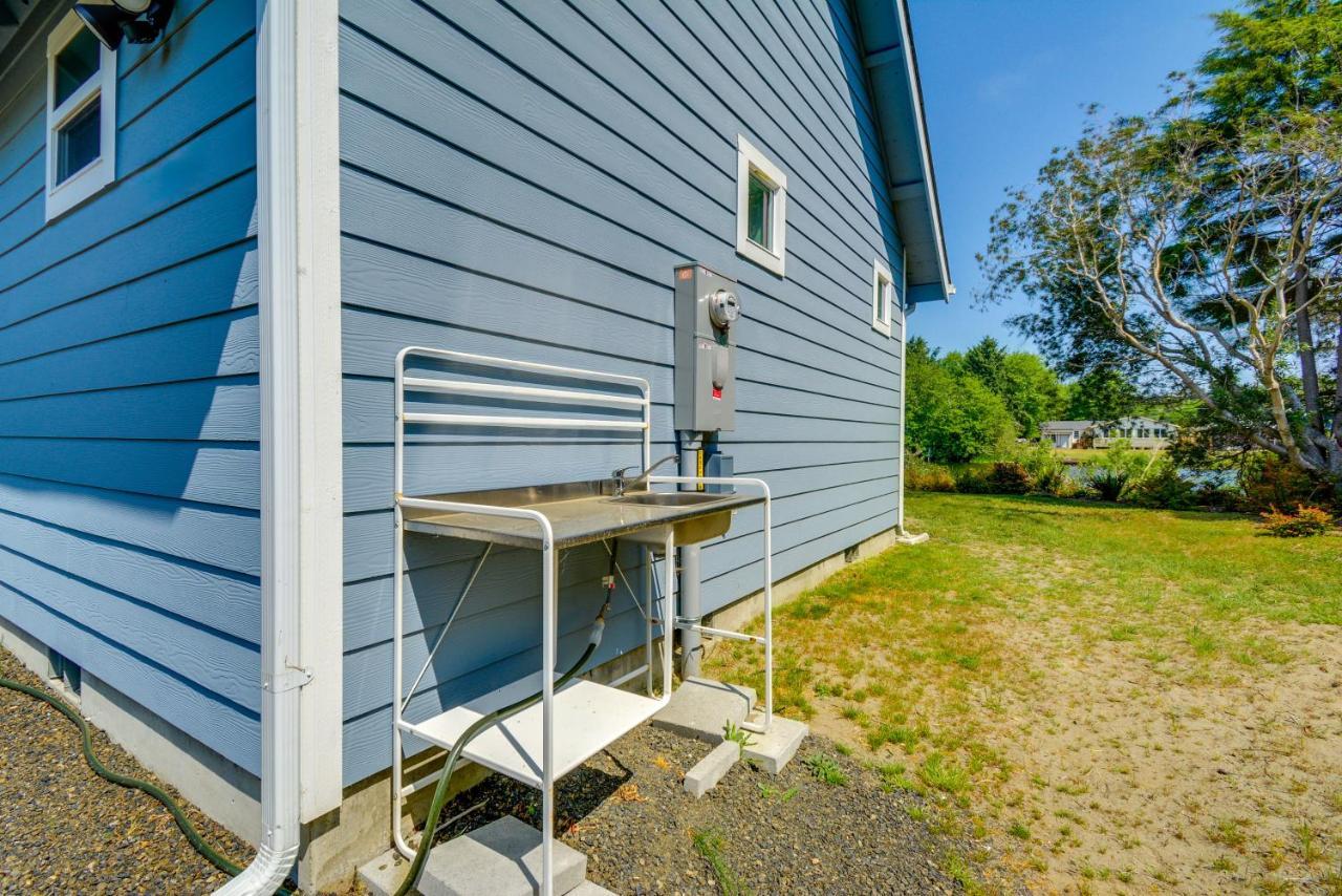 Canal Cottage Retreat With Dock And Waterfront Views Ocean Shores Exterior foto